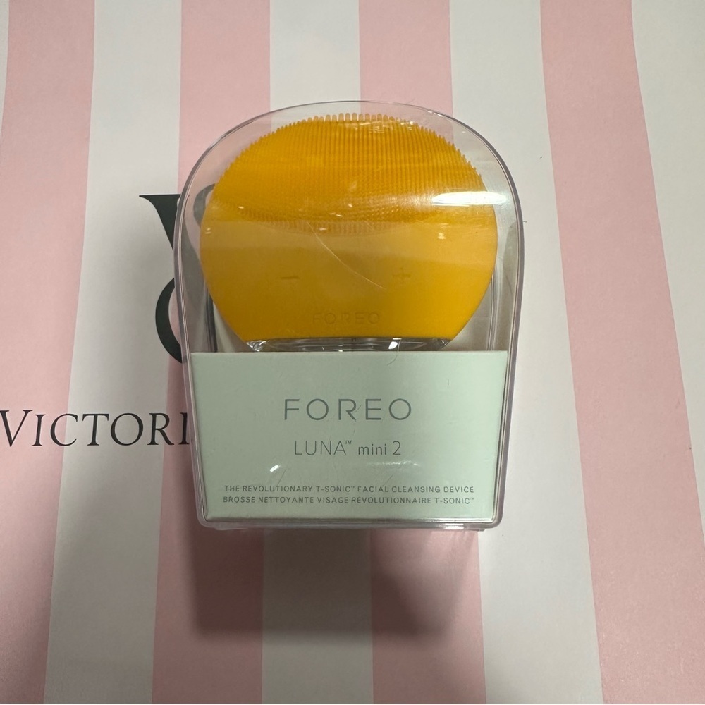 FOREO Luna Mini 2 in Bright Yellow